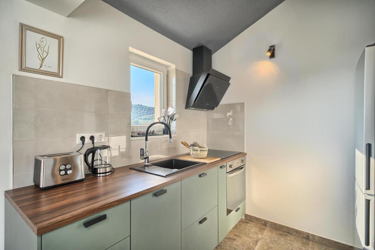 Aquamarin - Premium Seaview Apartment Slatine